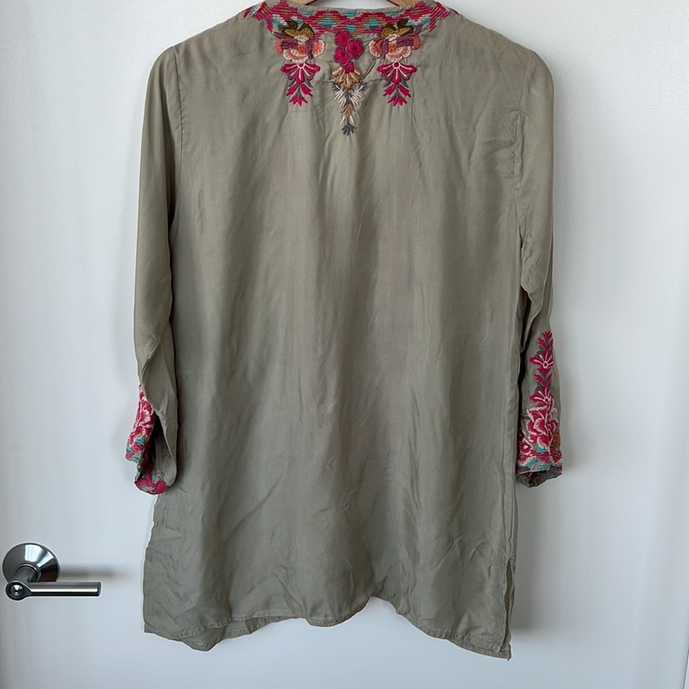 Johnny Was BIYA Floral Embroidered Tunic Top - Picture 3 of 4